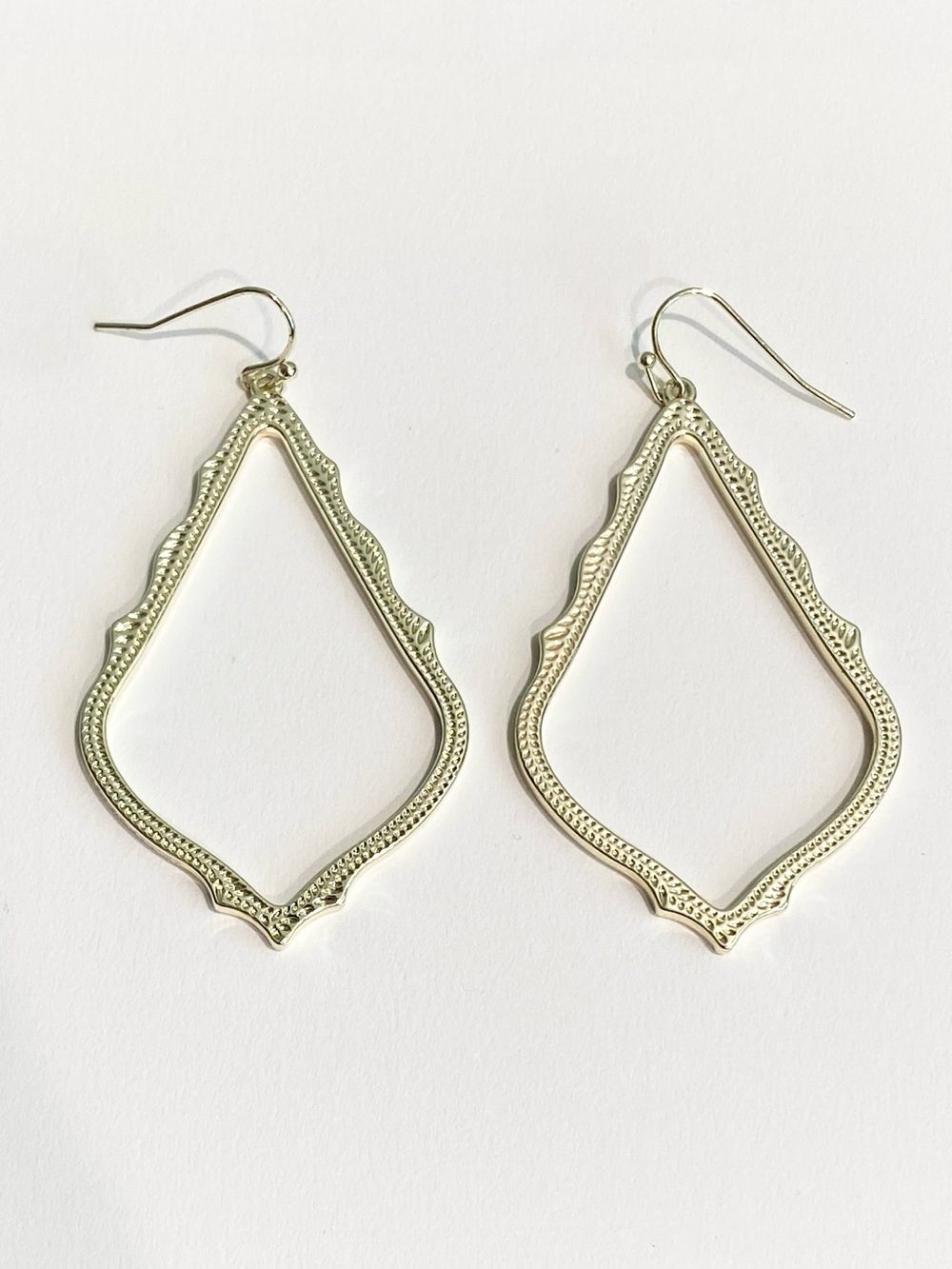 Kendra Scott Sophia 2” Drop Earrings in Gold